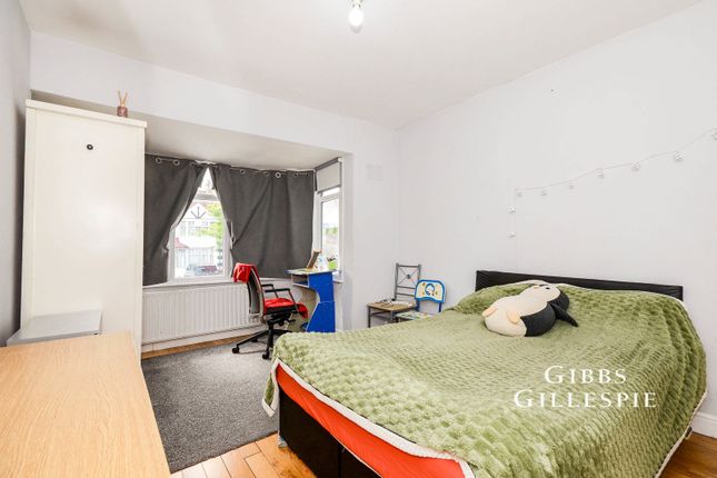 25B, Roxeth Green Avenue, Harrow photo 4