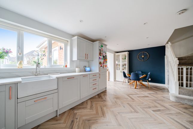 27, Balmoral Way, Southampton photo 4