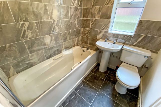 Flat 1, 49 Stourbridge Road, Dudley photo 3