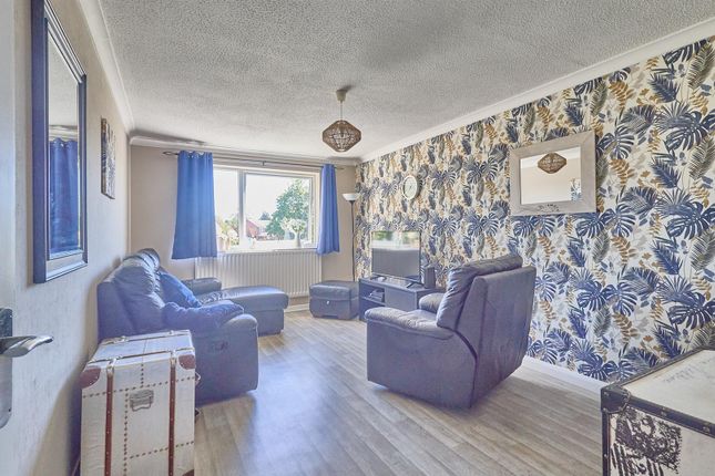 24, Lawnswood, Leicestershire photo 2