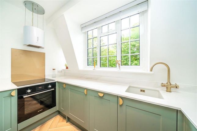 7 Regina Court, Gloucester Road, Teddington photo 4