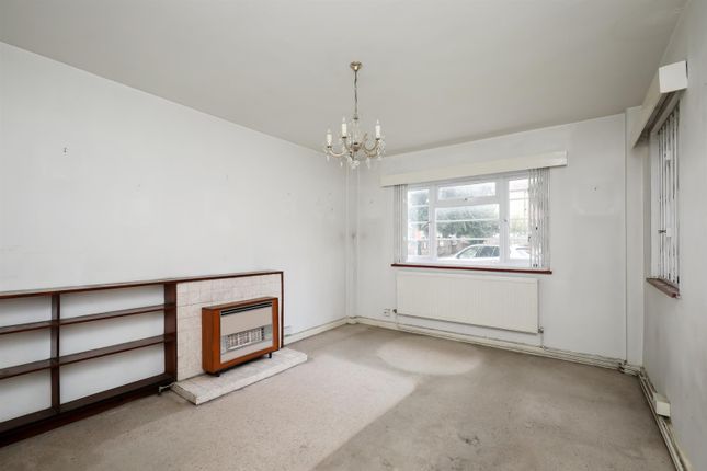 Flat 53, Gunnersbury Court, Bollo Lane, London photo 2