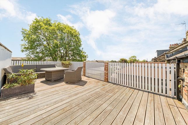 Top Floor Flat, 71, Harvist Road, London photo 4