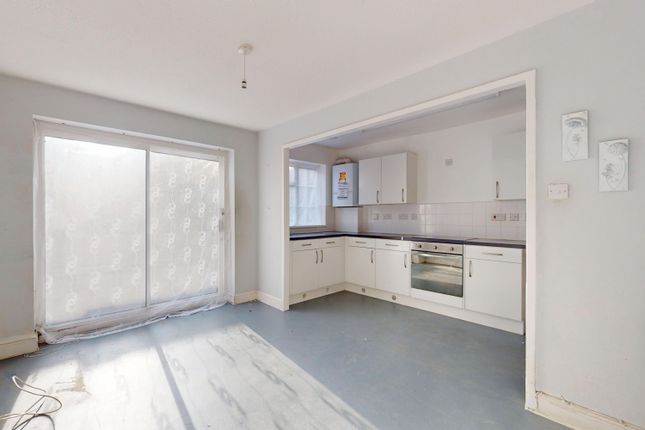 37 Gainsborough Road, Hayes photo 3