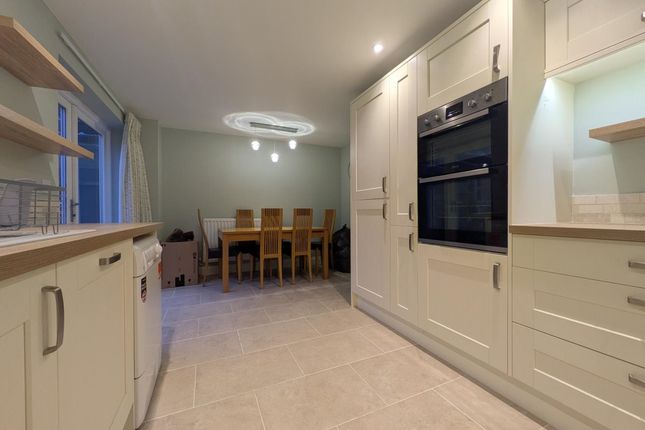 8, Charlwood Place, Reigate photo 3
