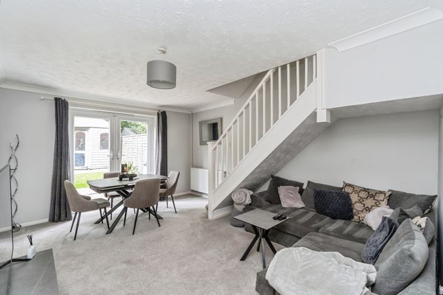 3, Tides Way, Southampton photo 2
