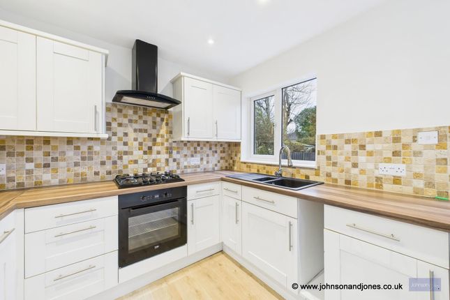 19, St. Anns Road, Chertsey photo 4