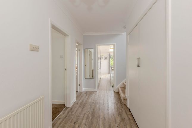 27 Abbots Way, Newcastle photo 2