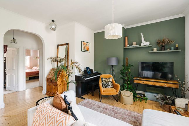Flat 4, 164, Evering Road, London photo 4