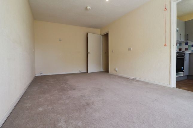 Flat 24/Stephenson Court, Wordsworth Avenue, Cardiff photo 3