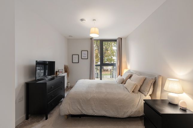 Flat 81, Willowbrook House, Coster Avenue, London photo 2