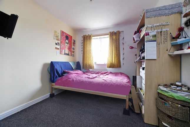 25, Joseph Hardcastle Close, London photo 4
