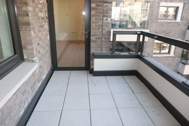 Flat for sale in New Tannery Way, London