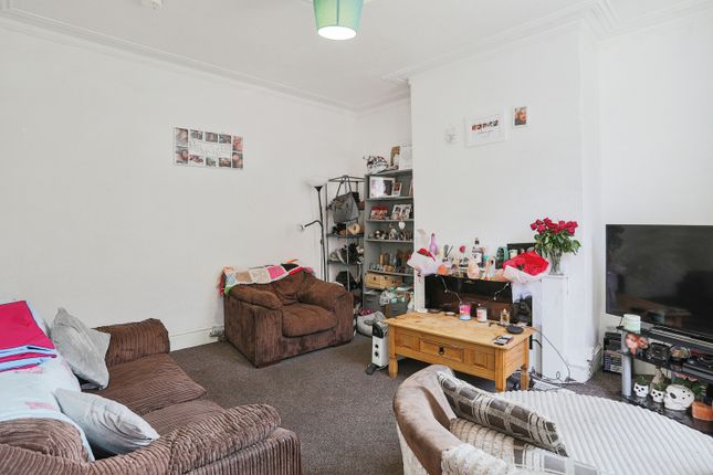 Thumbnail Terraced house for sale in Recreation Place, Leeds