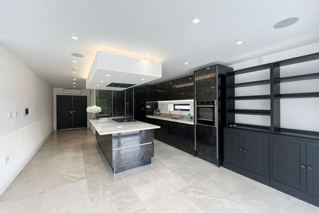 Lyndhurst Rise Ig7
