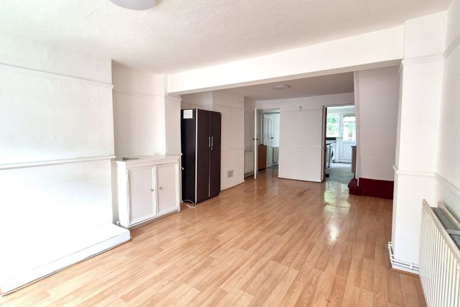 180 Martindale Road, Hounslow photo 2