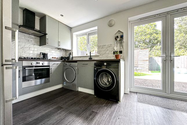 42 Hob Close, Monkton Heathfield, Somerset photo 4