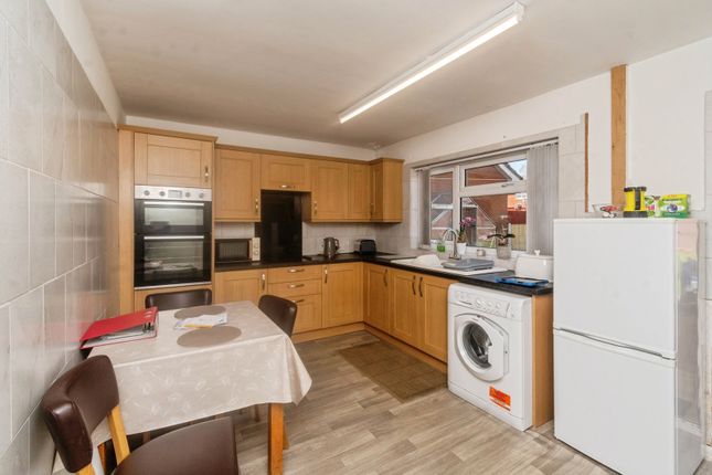 8, Weston Drive, Walsall photo 4