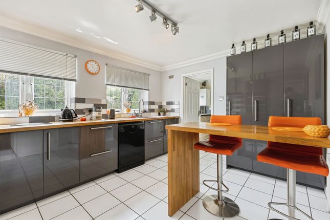 3, Meadow Way, Norwich photo 4