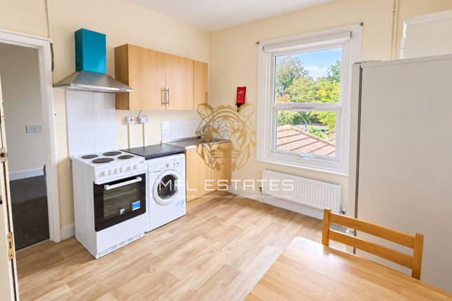 46 Dagnall Park, LONDON photo 5