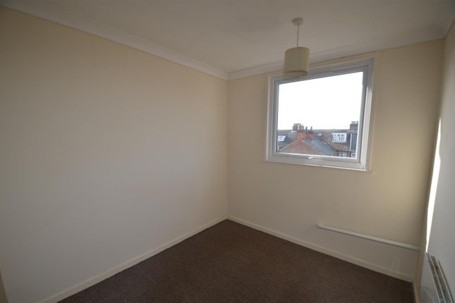 Flat to rent in North Denes Road, Great Yarmouth