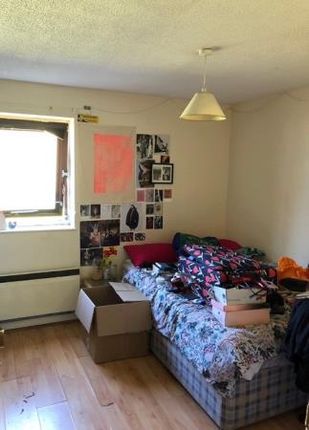 Flat to rent in Overnewton Square, Glasgow