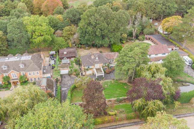 Lake View, Lakeside Drive, Stoke Poges photo 4