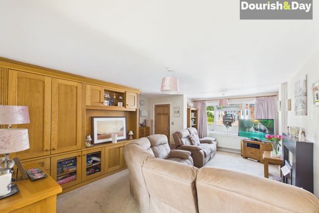 28 Bradshaw Way, Stafford photo 2