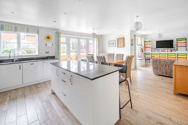 2 Woodale Court, Harrogate photo 3