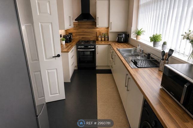 Ring Road, Farnley, Leeds photo 4