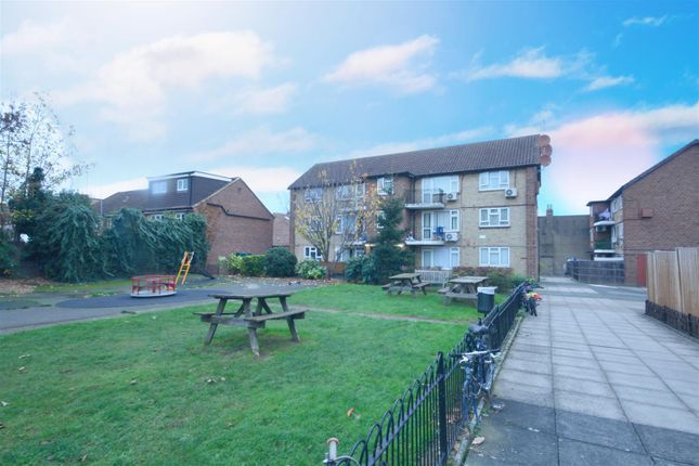 Thumbnail Flat for sale in Moundfield Road, Hackney, London