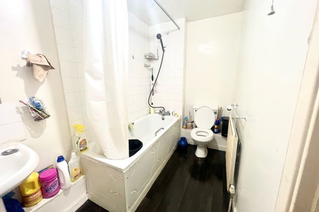 Flat for sale in Cooke Street, Barking