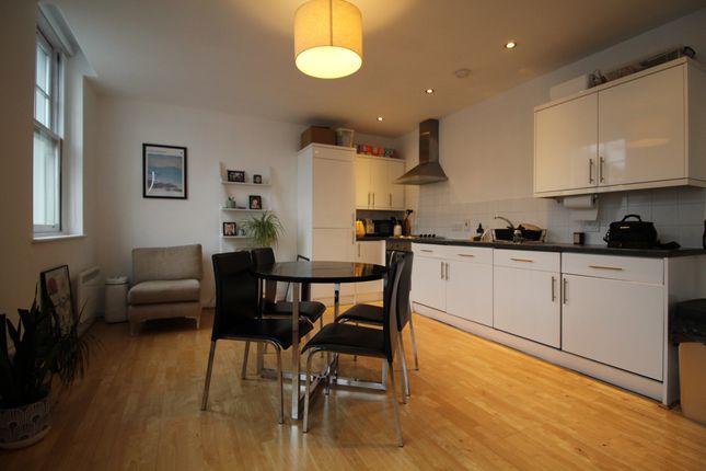 Flat 1, London photo 2