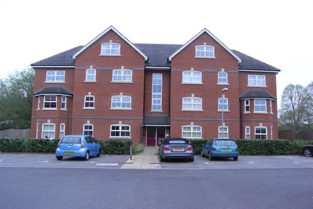 Flat to rent in St Francis Close, Crowthorne