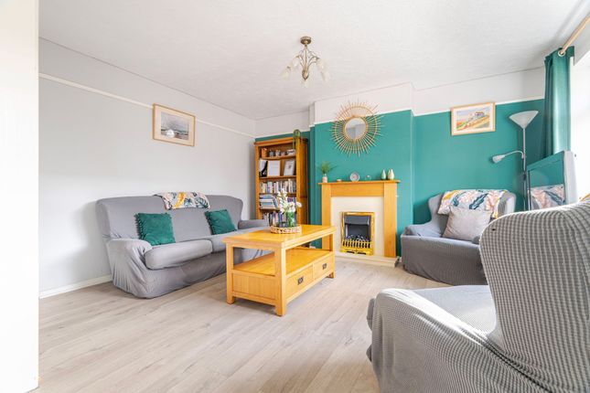 27 Links Close, Great Yarmouth photo 4