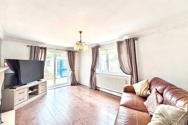 3, Avon Close, Kirkby in Ashfield photo 3