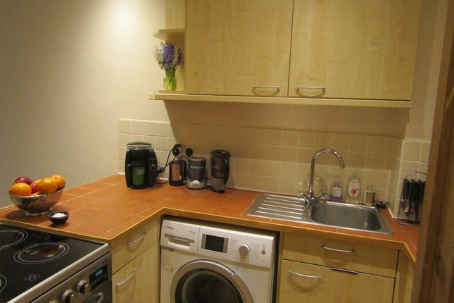 20, Eastbrook Close, Woking photo 5