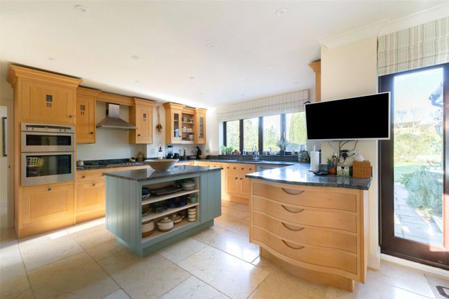 Victoria Lodge,, Harvest Hill, Buckinghamshire photo 4