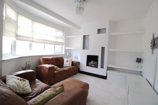 59, Derek Avenue, West Ewell photo 4