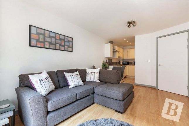 Flat 6,, Hazeleigh House, Romford photo 2