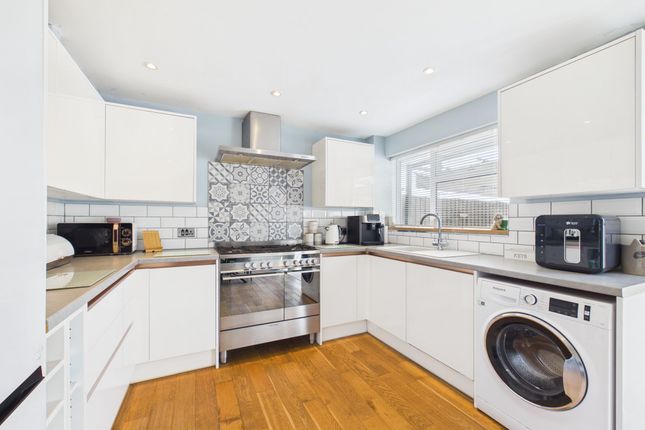 13 Graveney Gardens, Nottingham photo 4