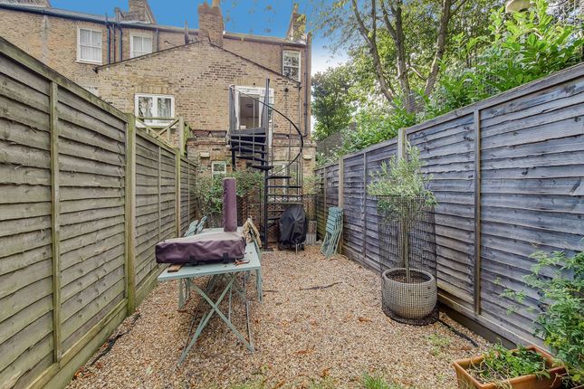 Flat B, 105 Evershot Road, London, London photo 4