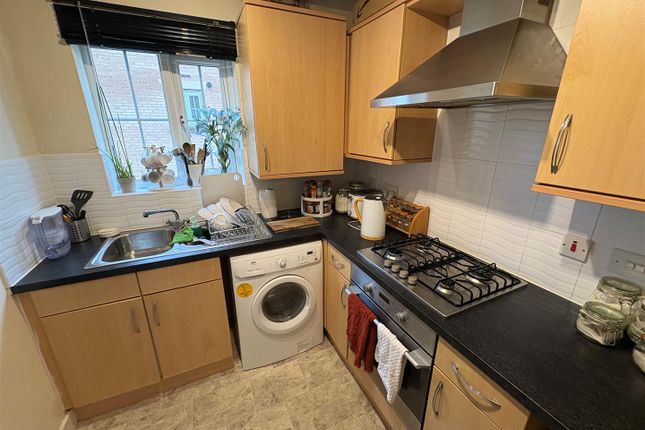 61, Sandhill Close, Bradford photo 5