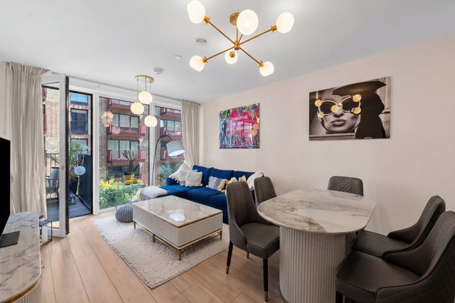 Flat 205, 3, New Lion Way, London photo 3