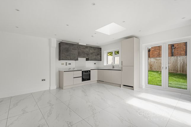 14A, Hurstfield Drive, Maidenhead photo 3