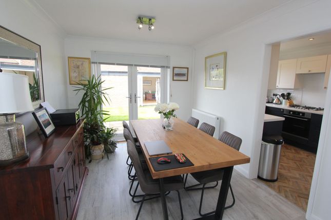 27 Harding Close, Llantwit Major photo 3