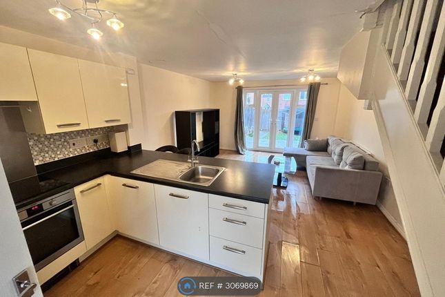 2-bed terraced on Coventry, £1,400/mo