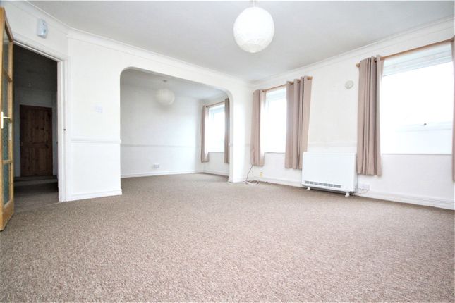 Thumbnail Flat to rent in Queens Parade, North Road, South Lancing, West Sussex