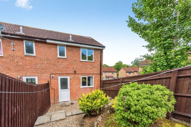 6, Chives Way, Swindon photo 2