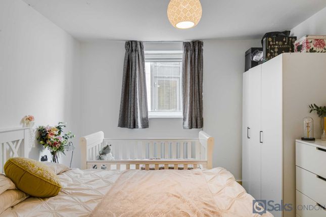 Flat to rent in Westferry Road, Canary Wharf